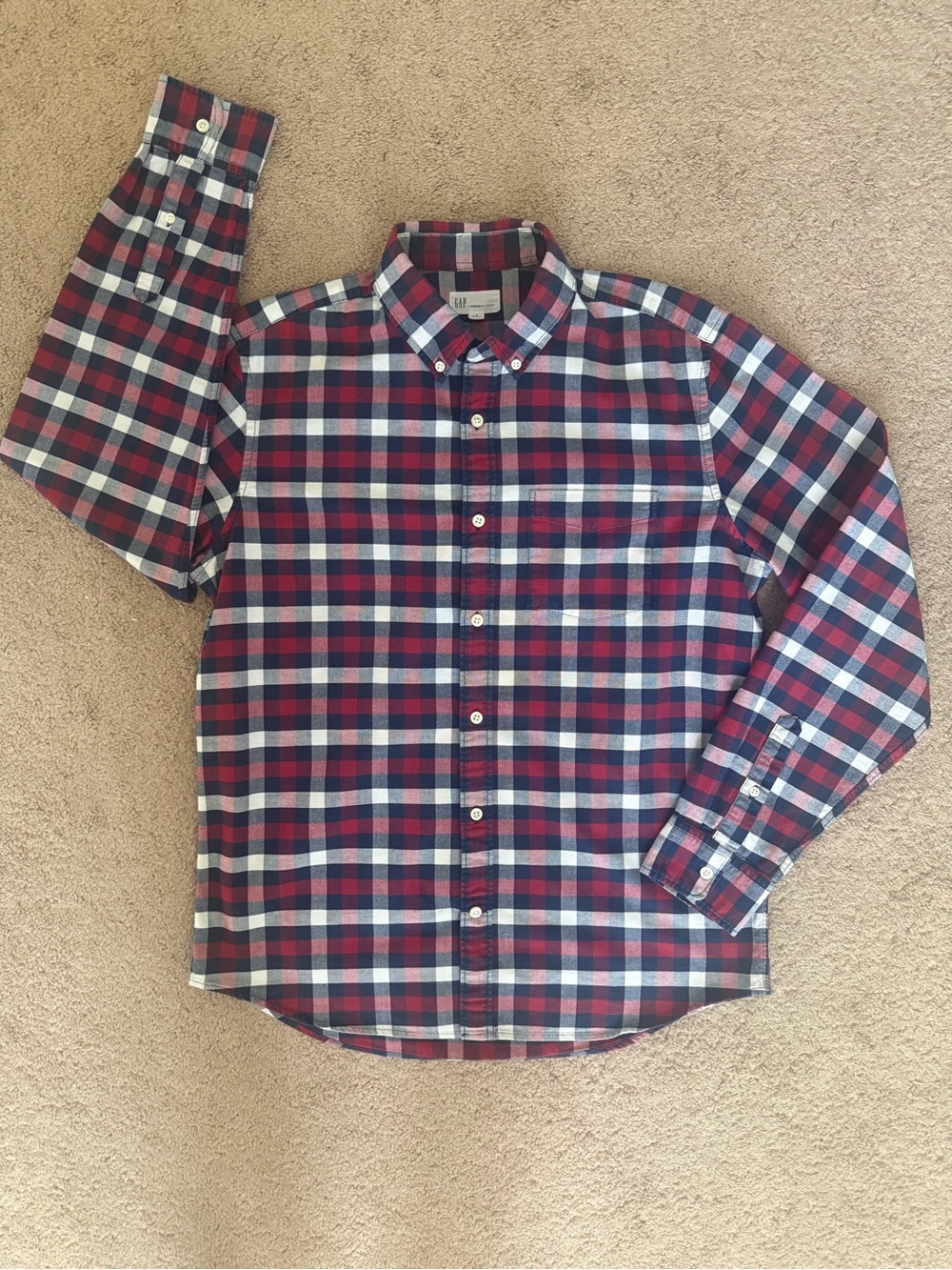 GAP Red, Navy and White Plaid Button-Down Shirt Size Medium